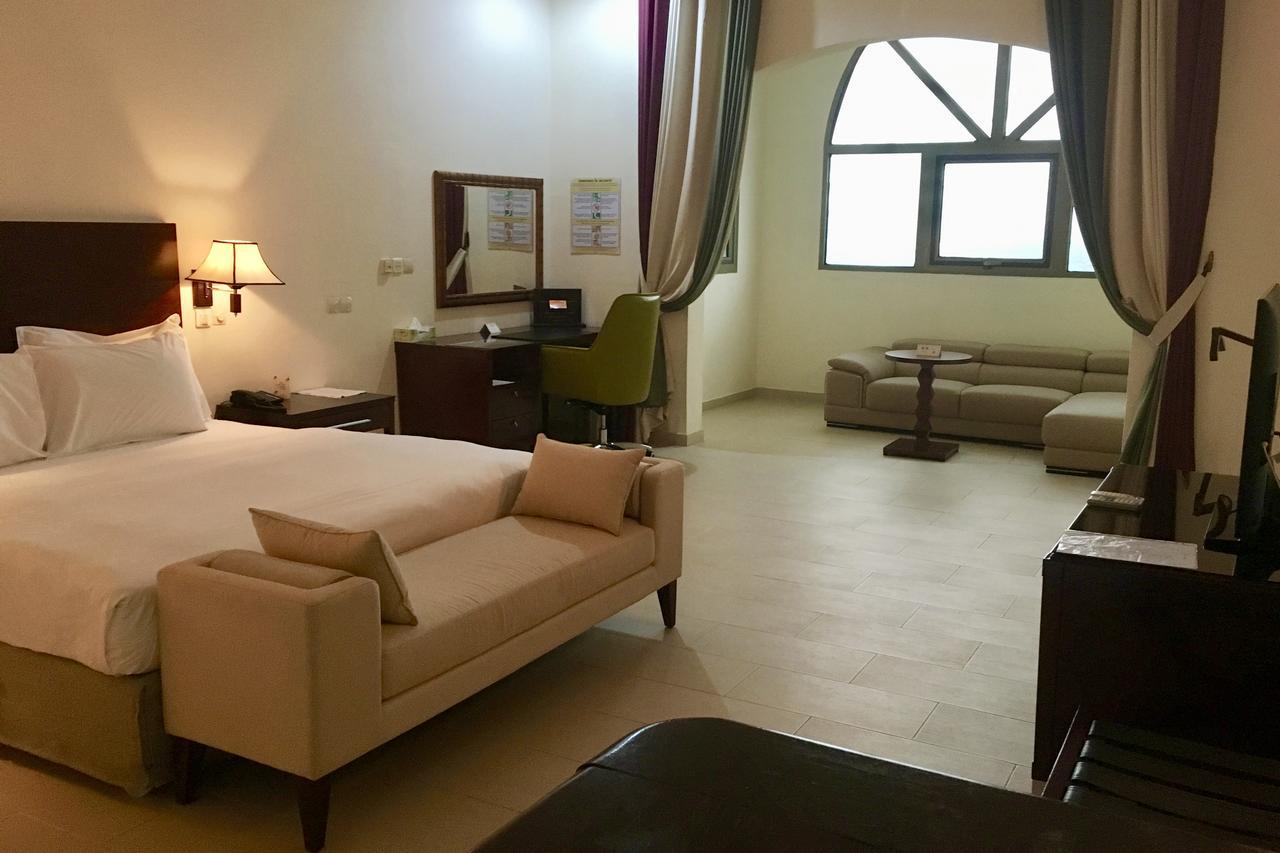 Hotel Sancta Maria Ломе Экстерьер фото