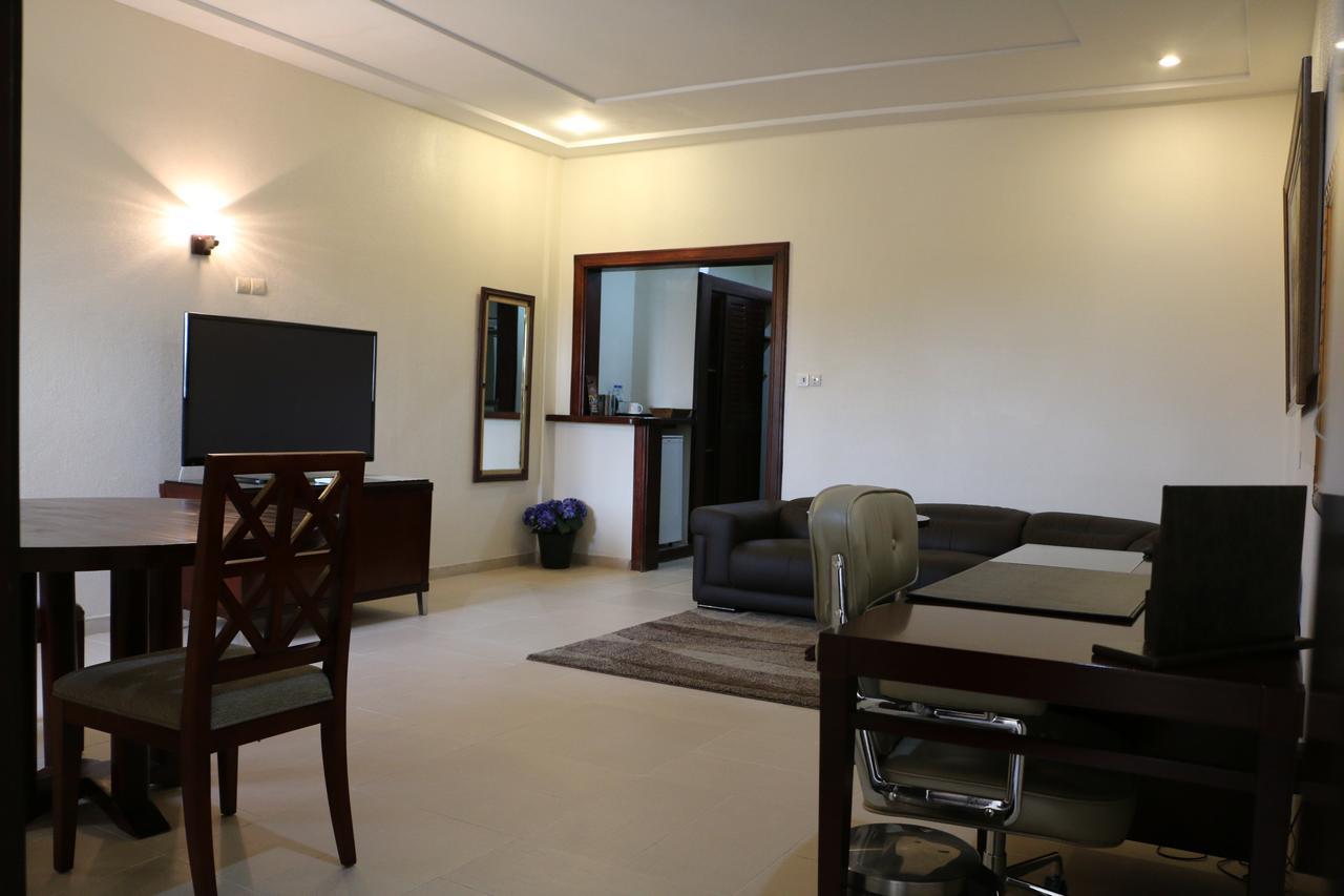 Hotel Sancta Maria Ломе Экстерьер фото